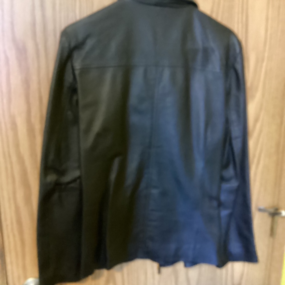 Leather jacket - Picture 3 of 5